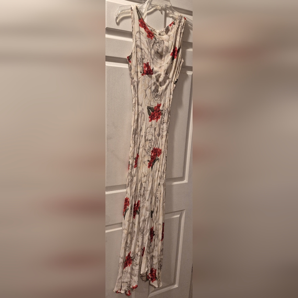 Nostalgia White and Red Sleeveless Maxi Dress V-neck Sundress